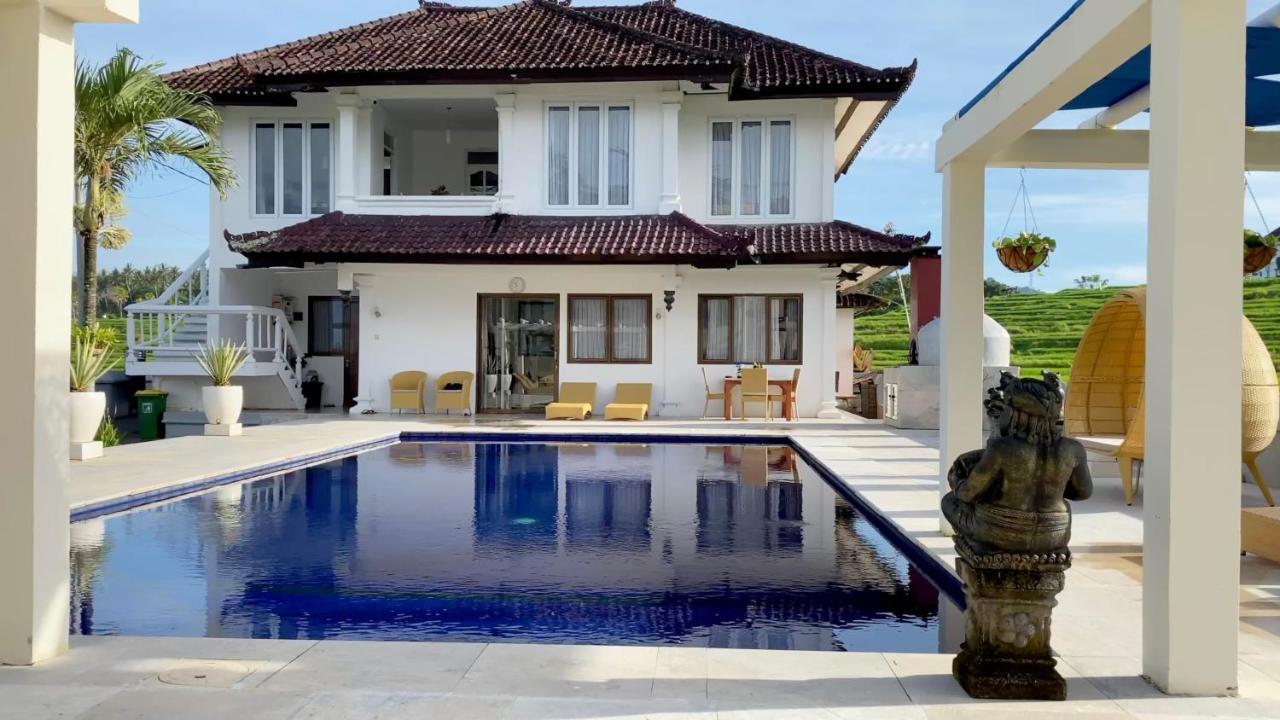 Aparthotel Medewi Manor Airsatang Esterno foto